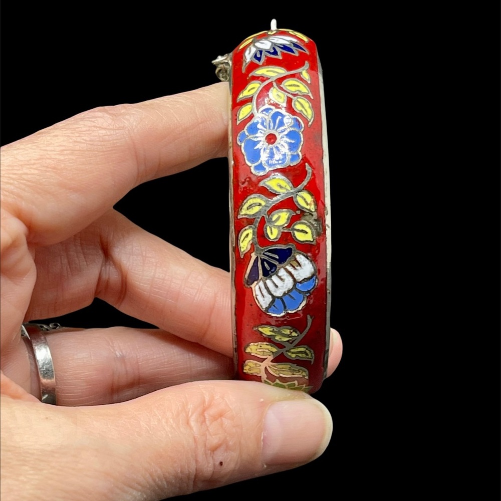 Vintage enameled flower bangle bracelet